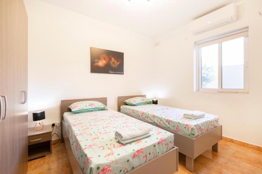 Gudja - Lovely 3 Bedroom Unit With Own Private Entrance Kültér fotó