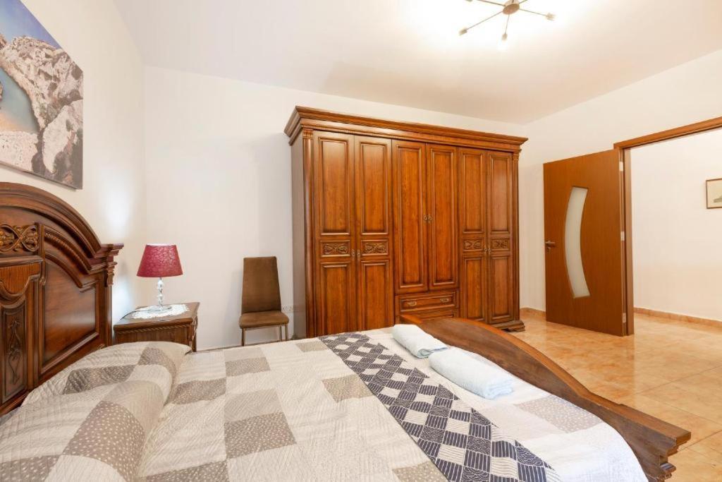 Gudja - Lovely 3 Bedroom Unit With Own Private Entrance Kültér fotó